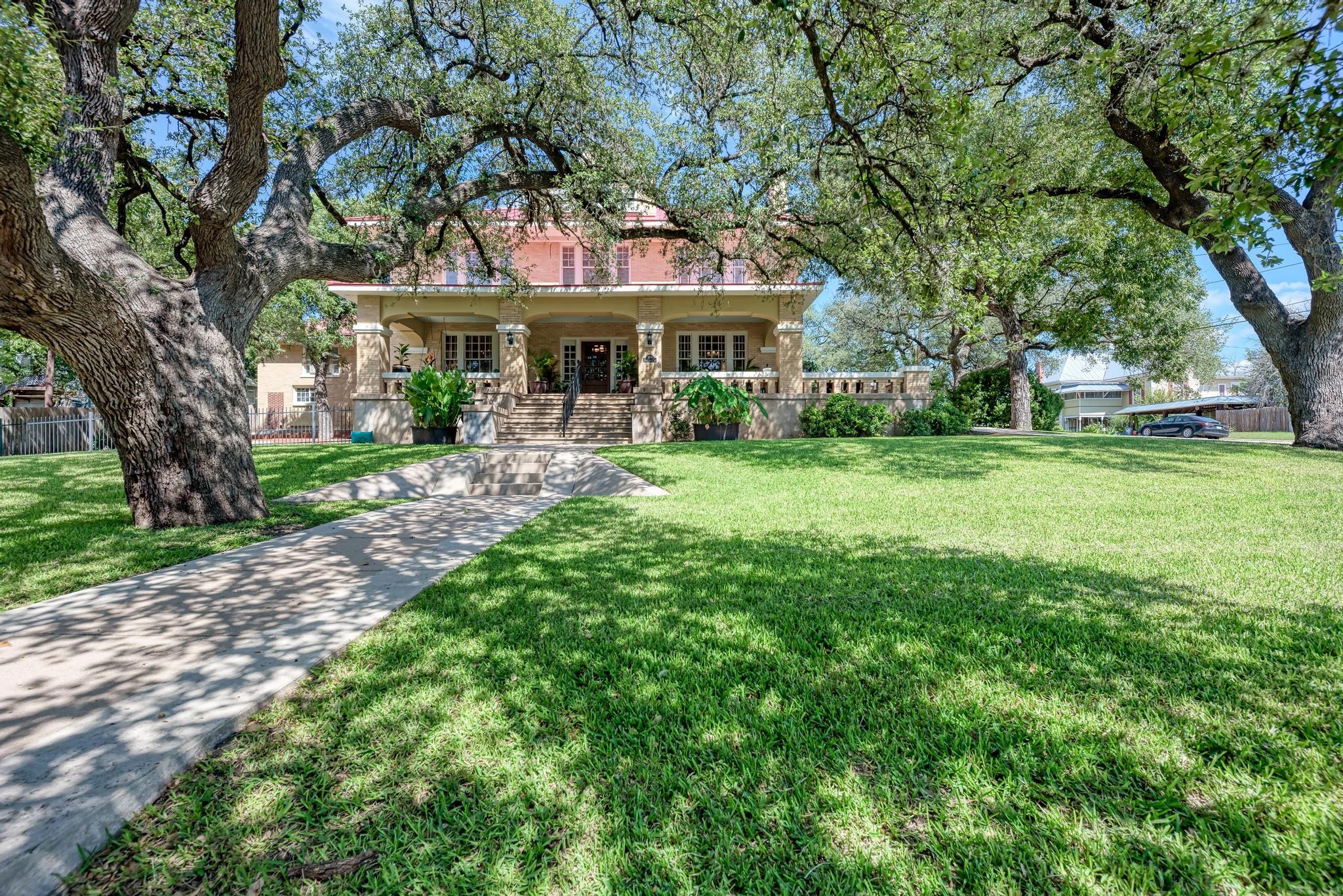 401 W 4th Street Lampasas TX 76550