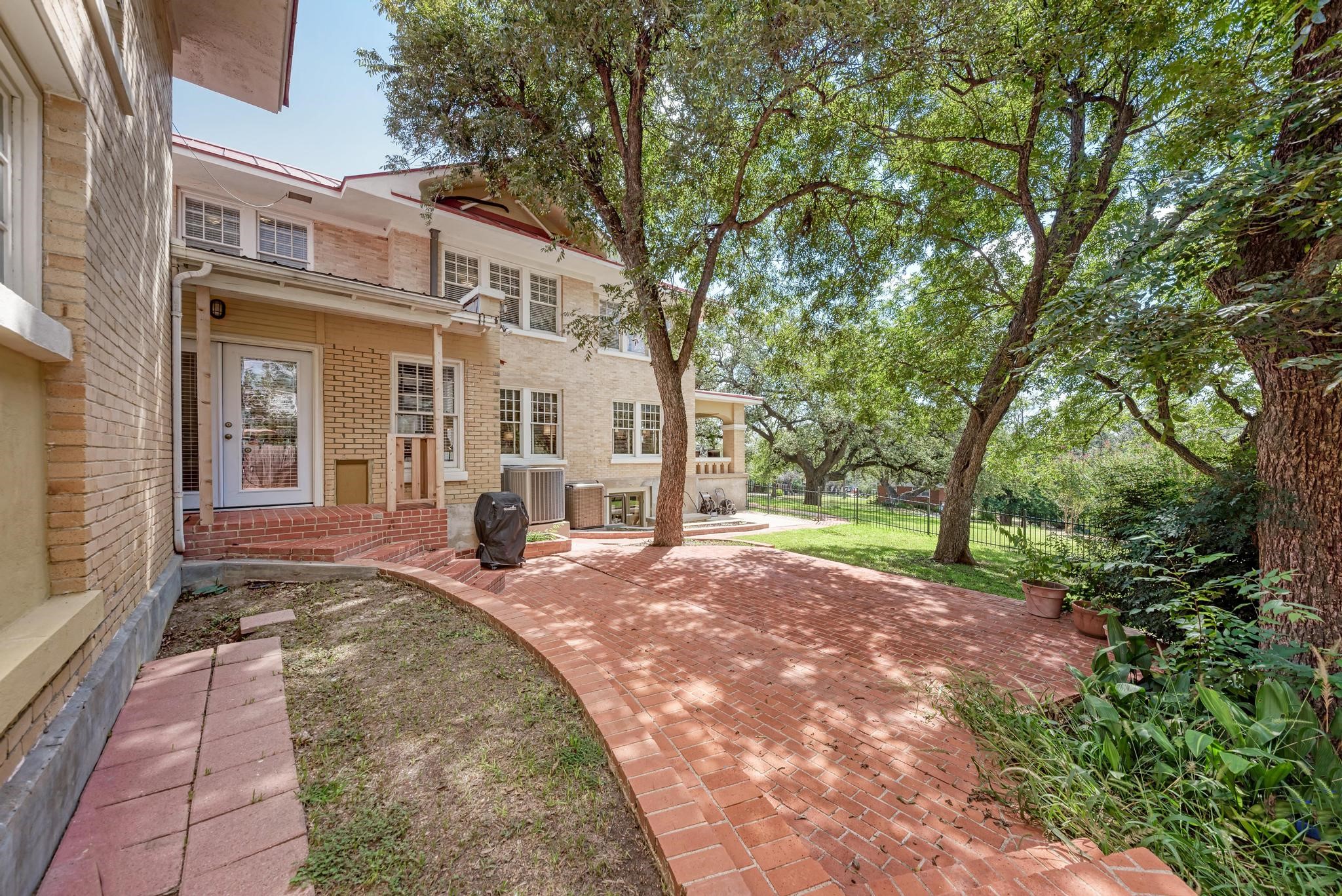 401 W 4th Street Lampasas TX 76550