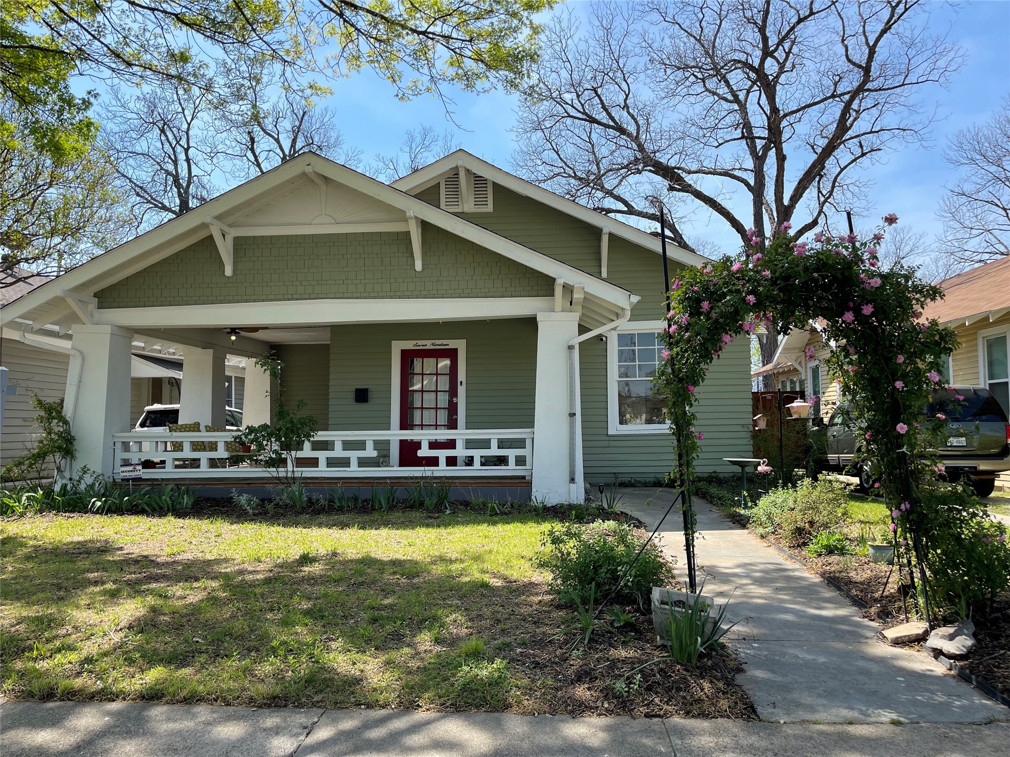 719 Dumont Street Dallas TX 75214