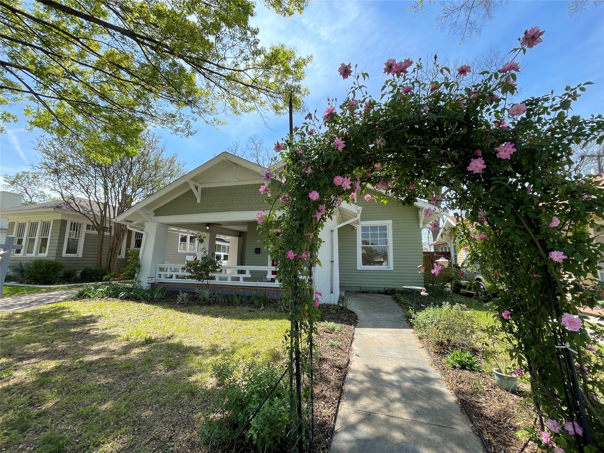 719 Dumont Street Dallas TX 75214