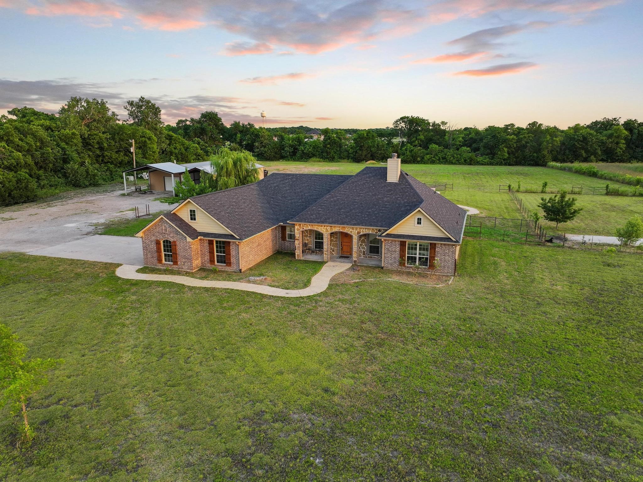 460 County Road 4421 Trenton TX 75490