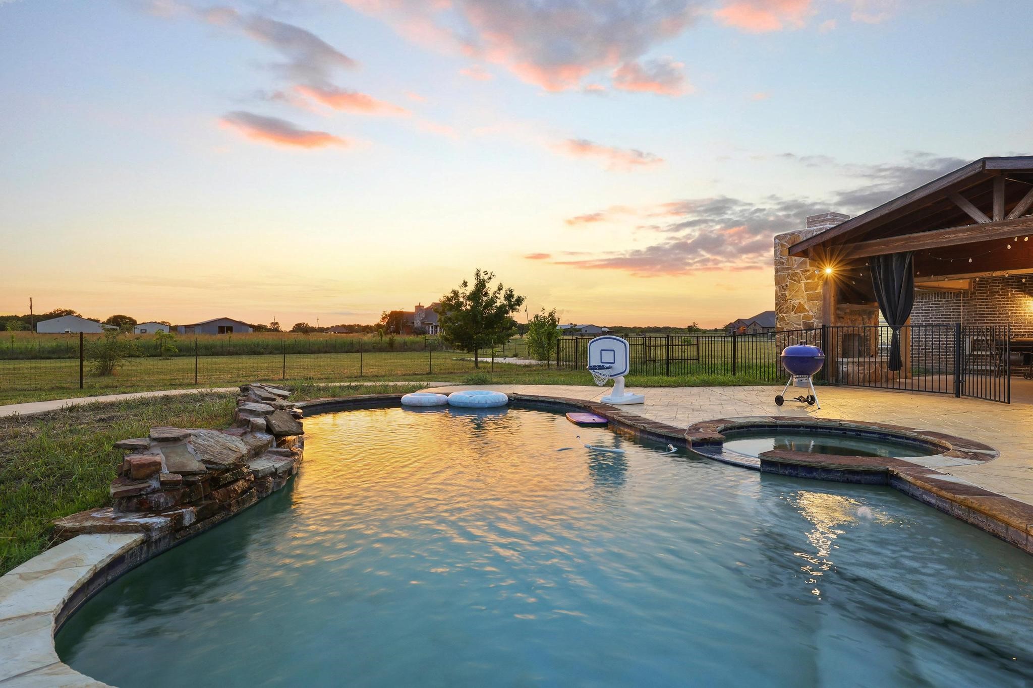 460 County Road 4421 Trenton TX 75490