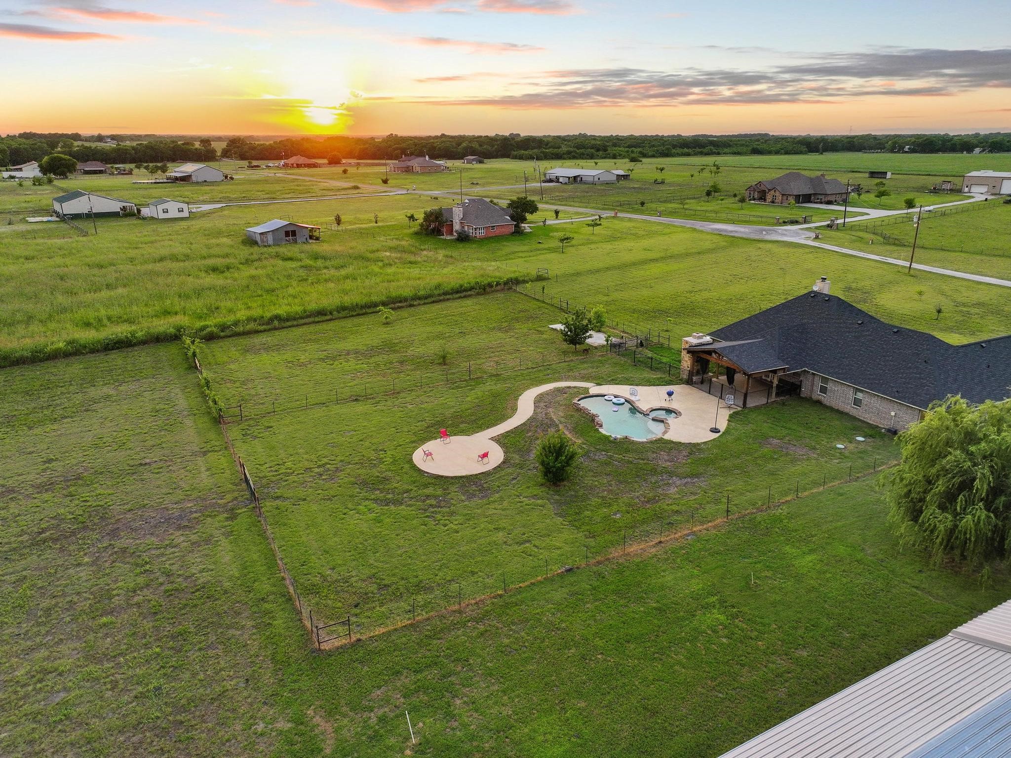 460 County Road 4421 Trenton TX 75490