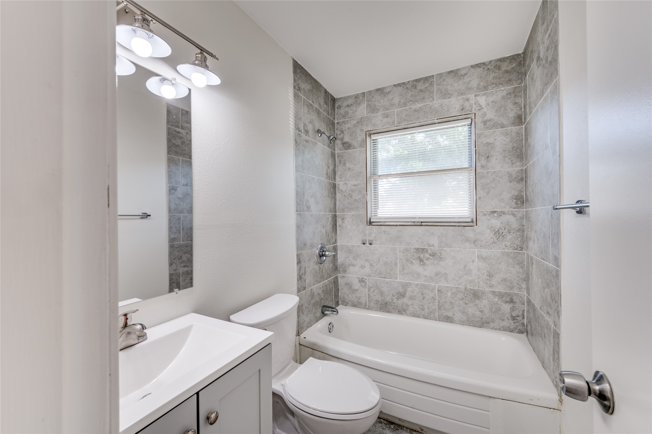 557 Hillery Street Burleson TX 76028