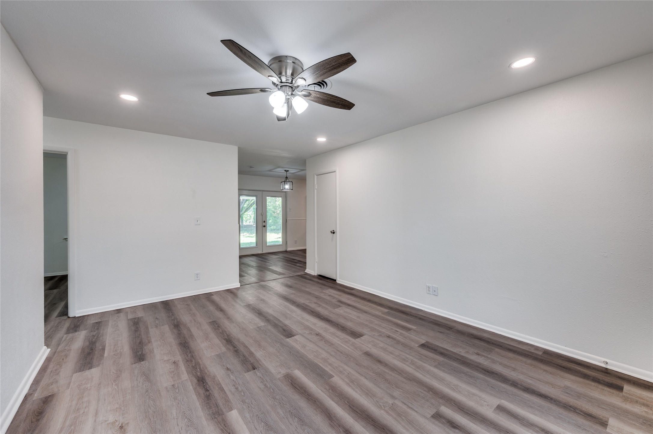 557 Hillery Street Burleson TX 76028