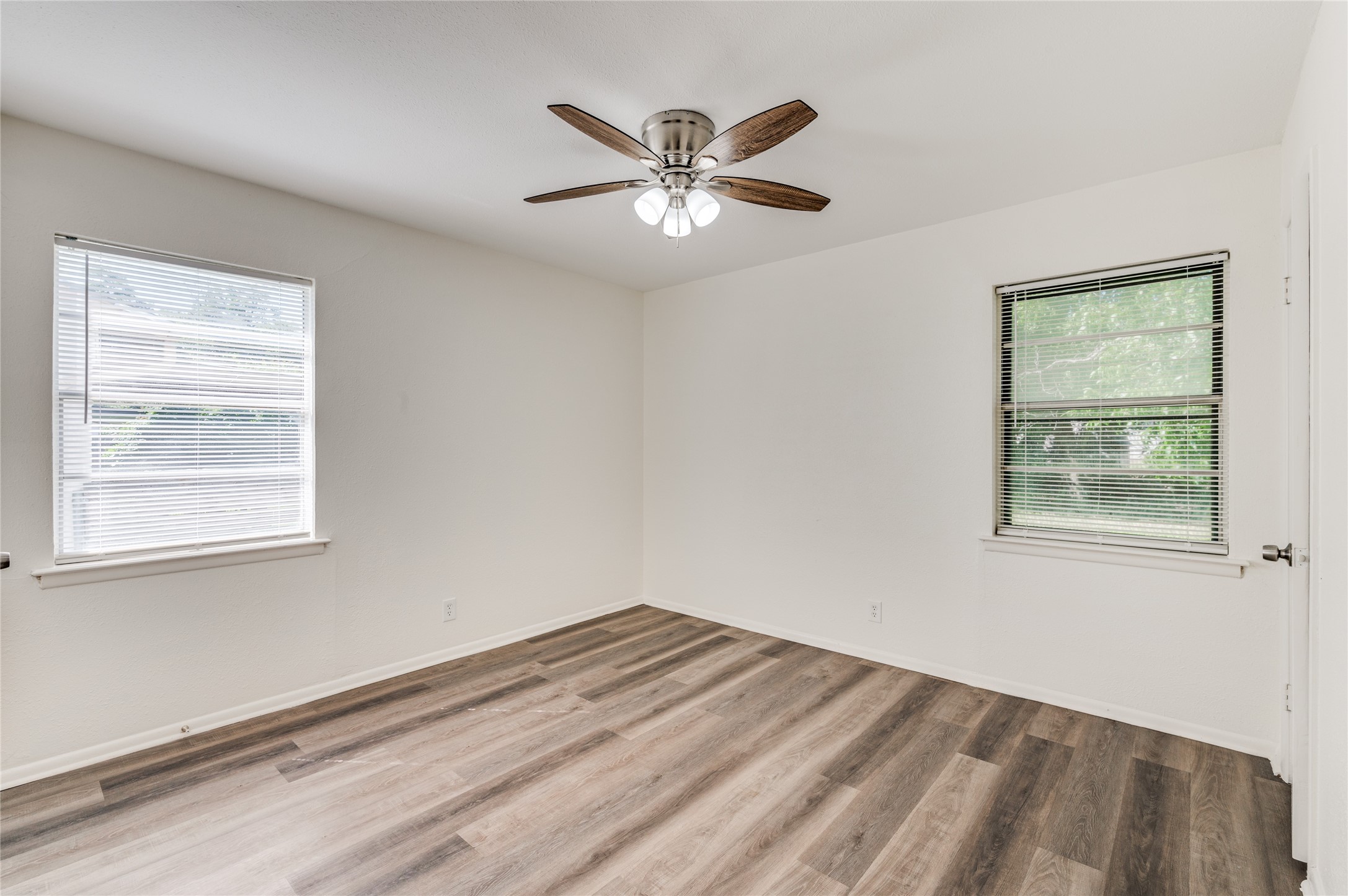 557 Hillery Street Burleson TX 76028