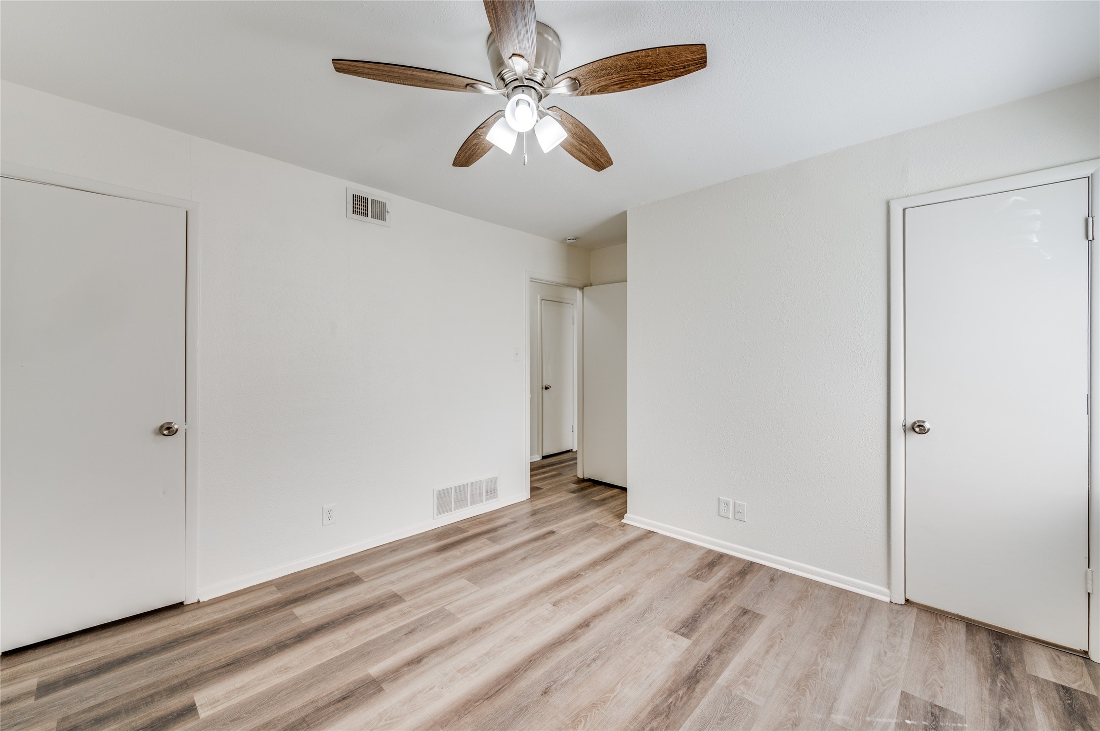557 Hillery Street Burleson TX 76028
