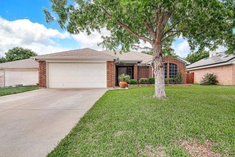 729 Tanglewood Burleson TX 76028