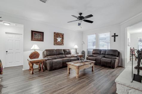 729 Tanglewood Burleson TX 76028