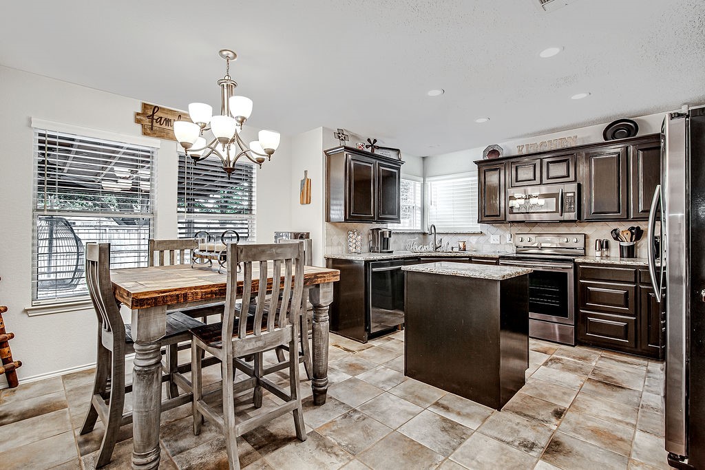 729 Tanglewood Burleson TX 76028