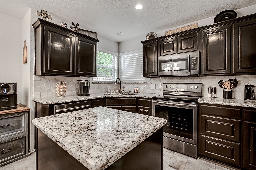 729 Tanglewood Burleson TX 76028