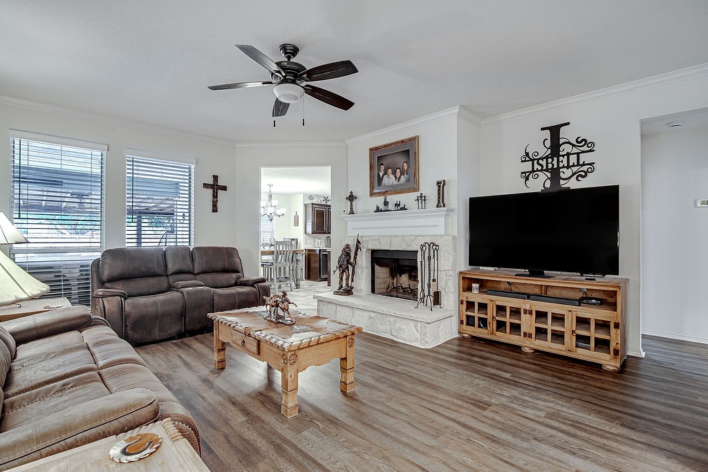729 Tanglewood Burleson TX 76028