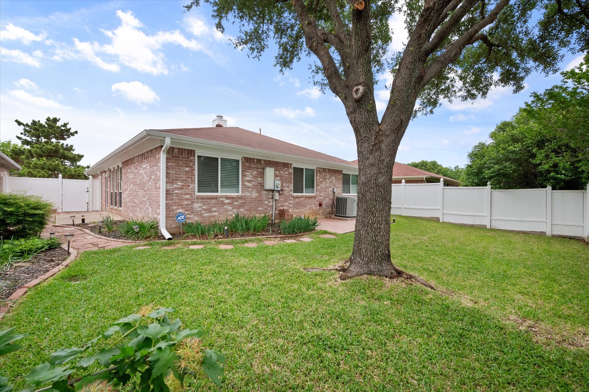 5604 Alicante Drive Arlington TX 76017