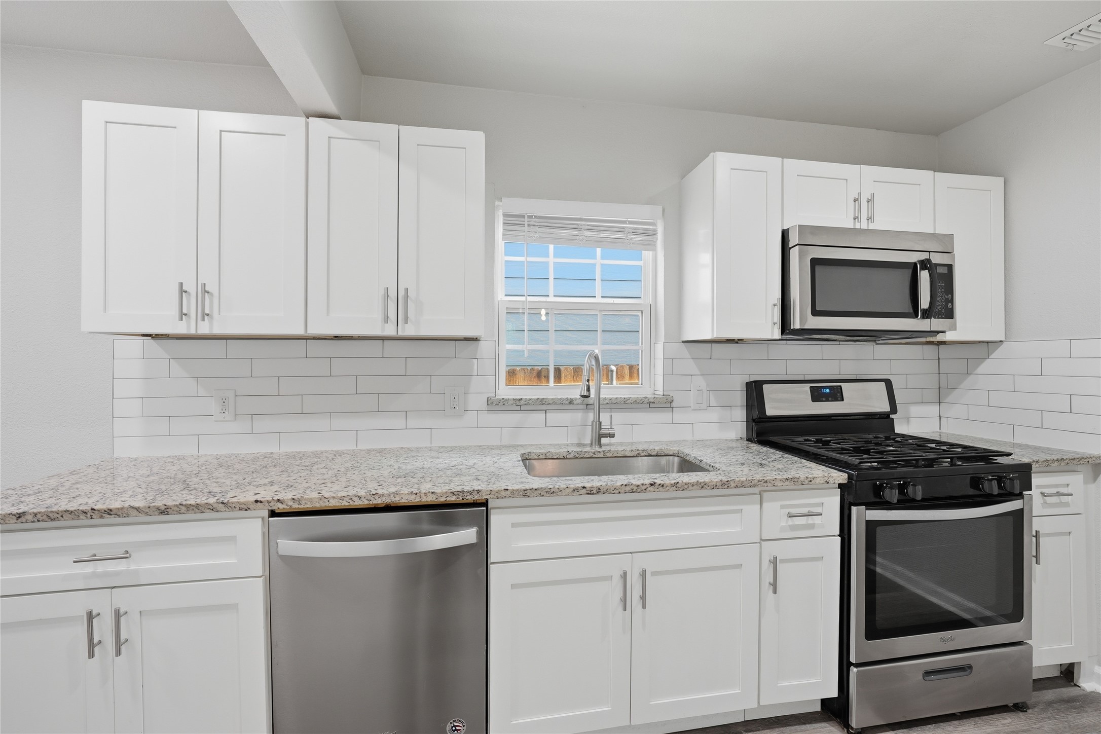221 16th Street Grand Prairie TX 75050