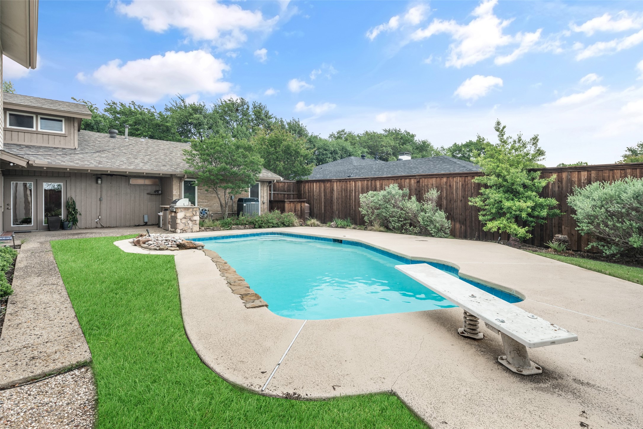 6712 Saint Anne Street Dallas TX 75248