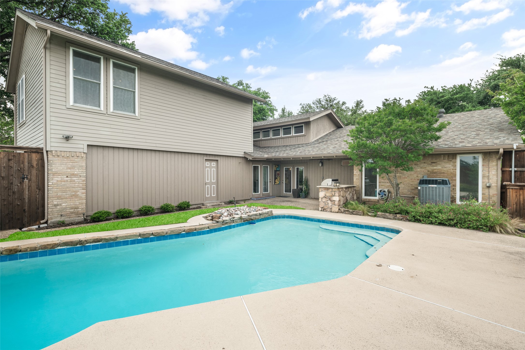 6712 Saint Anne Street Dallas TX 75248