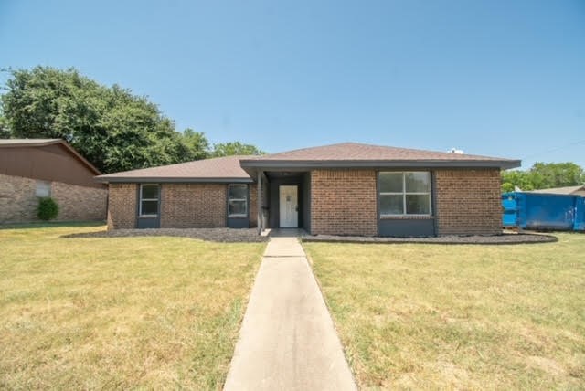 300 Oakwood Lane Hewitt TX 76643