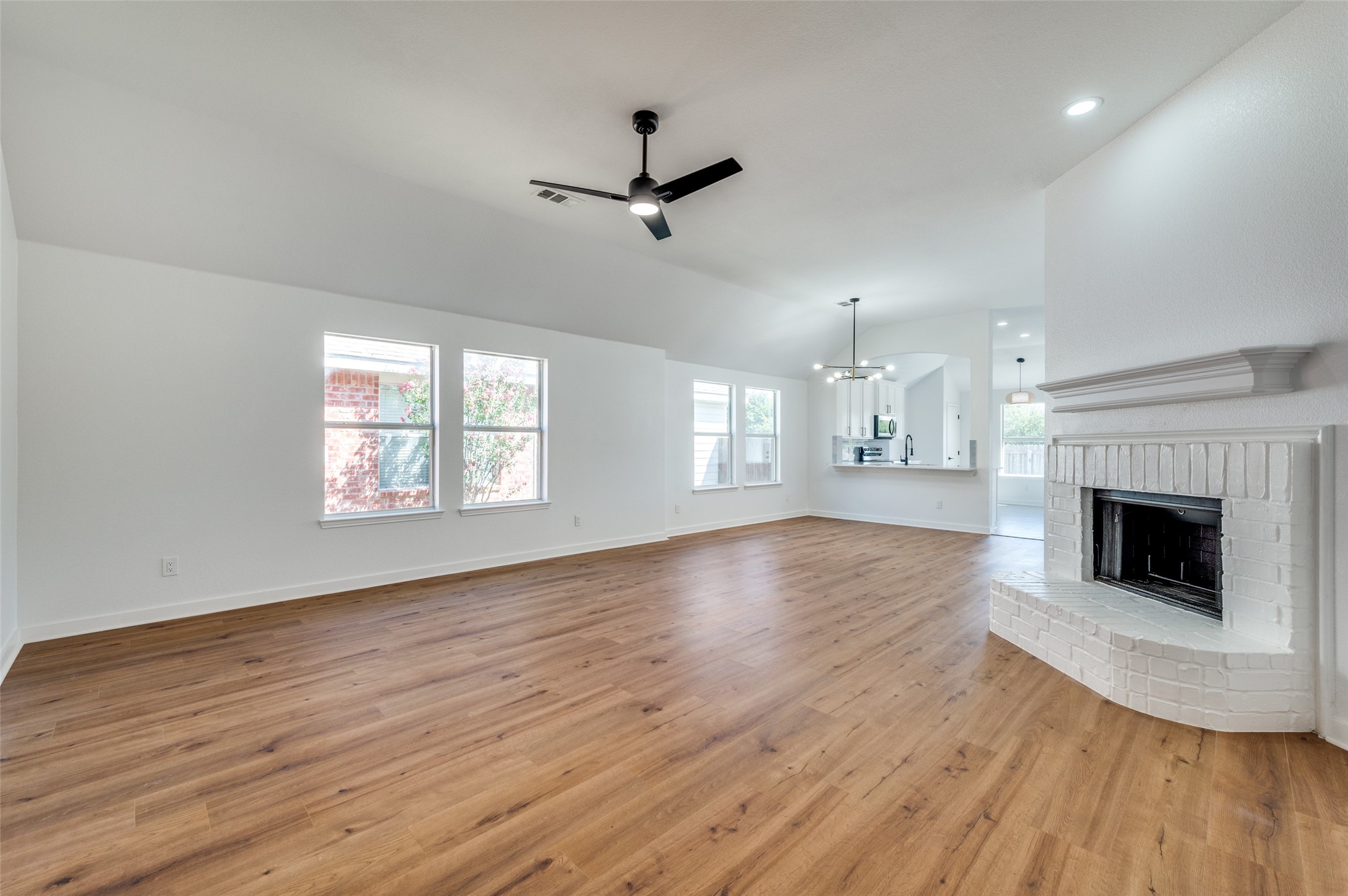 1028 Aviary Drive Aubrey TX 76227