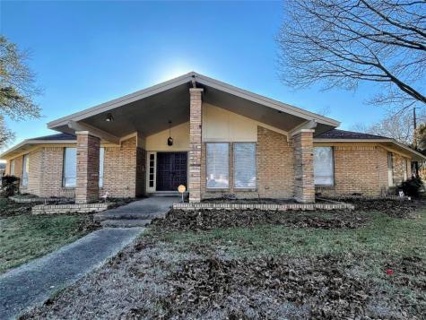 900 Crestview Drive Kaufman TX 75142