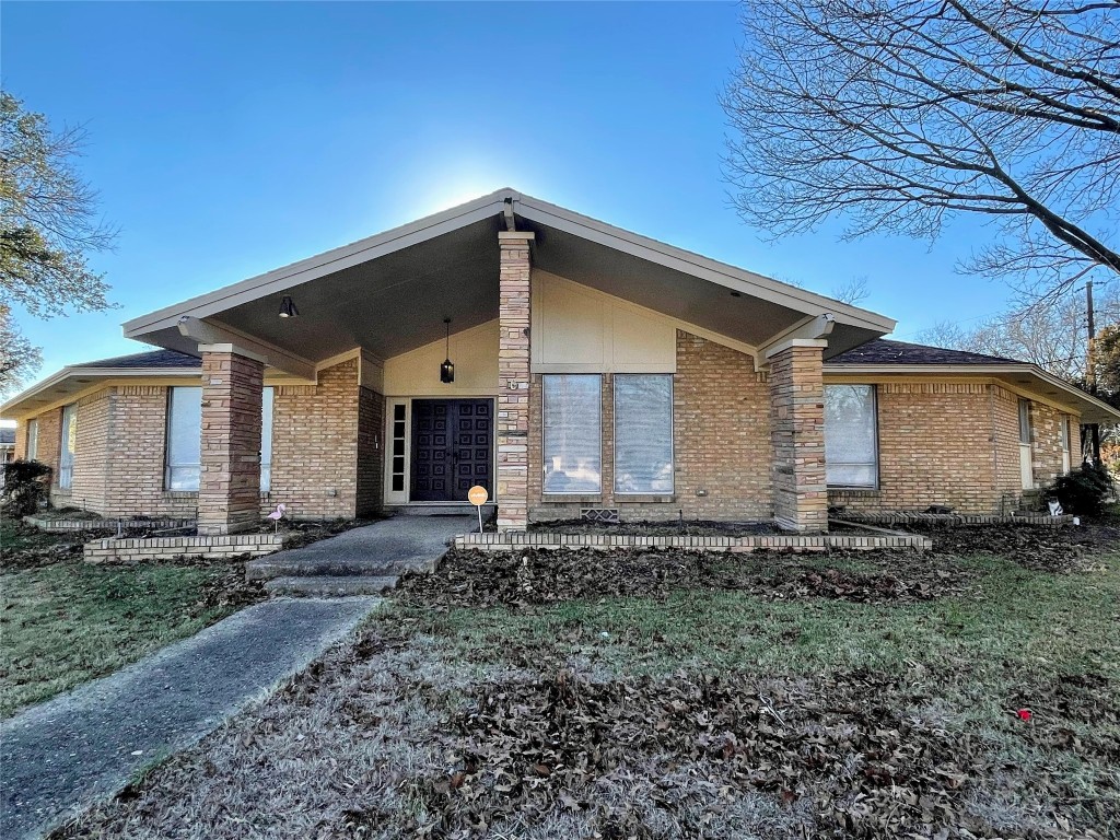 900 Crestview Drive Kaufman TX 75142