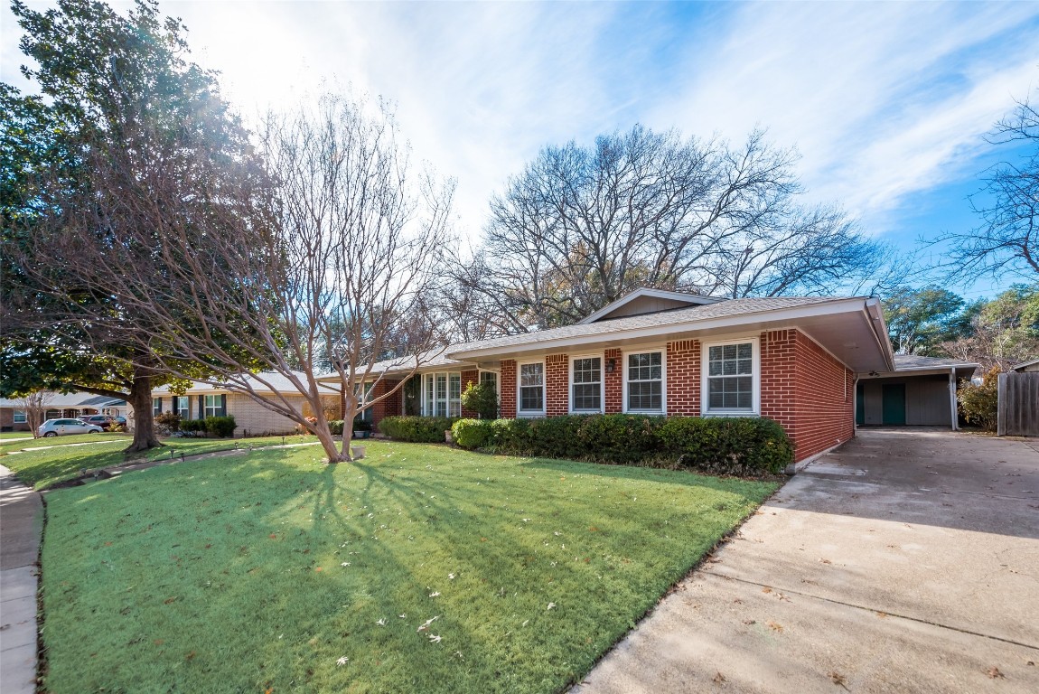 1215 Crestridge Street Ennis TX 75119