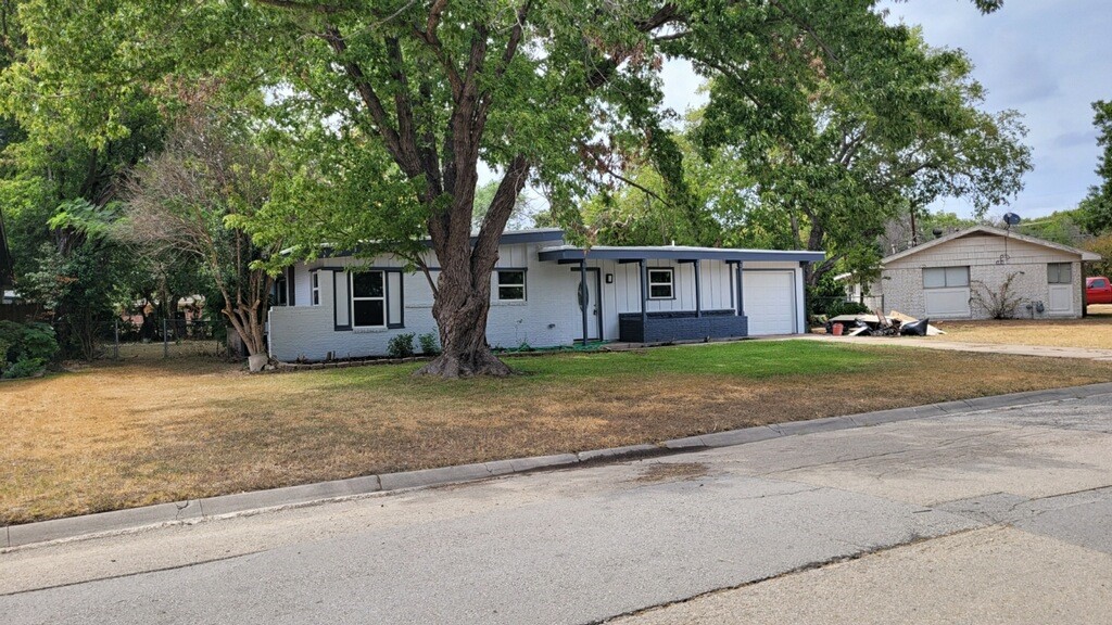 1102 Sproles Drive Benbrook TX 76126