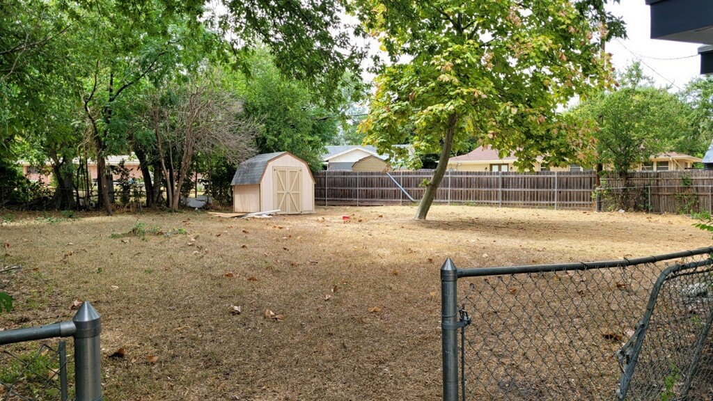 1102 Sproles Drive Benbrook TX 76126