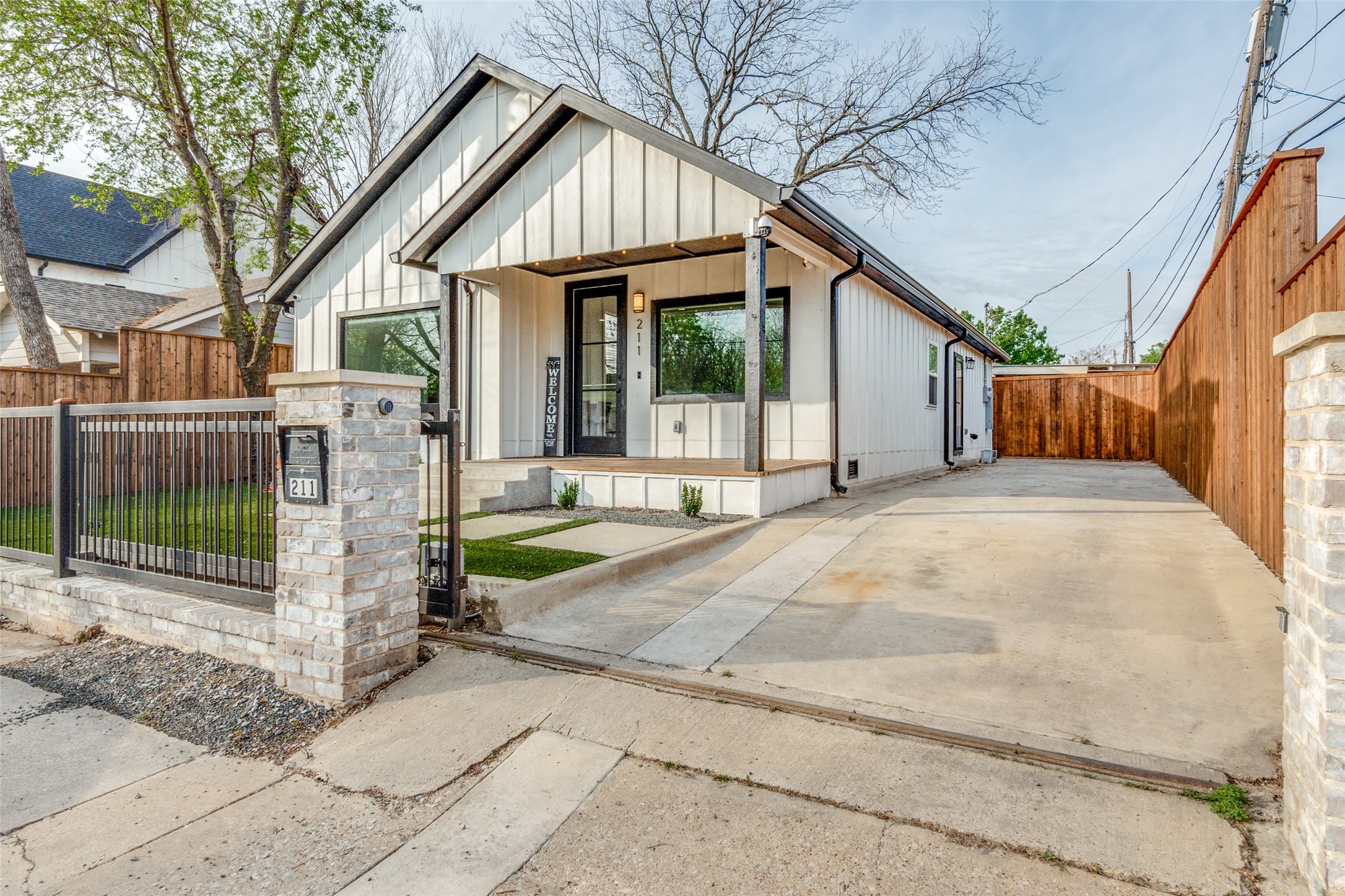 211 S Garrett Avenue Dallas TX 75214