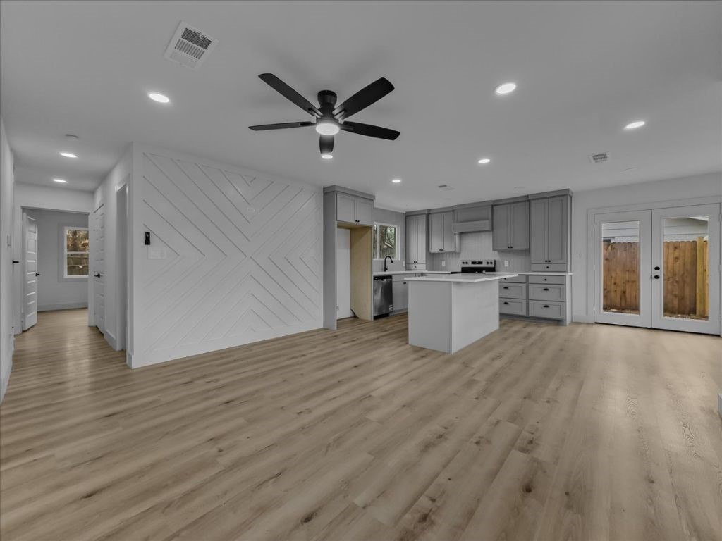 802 Nl Robinson Drive Arlington TX 76011