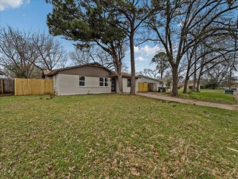 802 Nl Robinson Drive Arlington TX 76011