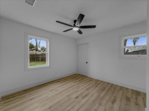 802 Nl Robinson Drive Arlington TX 76011