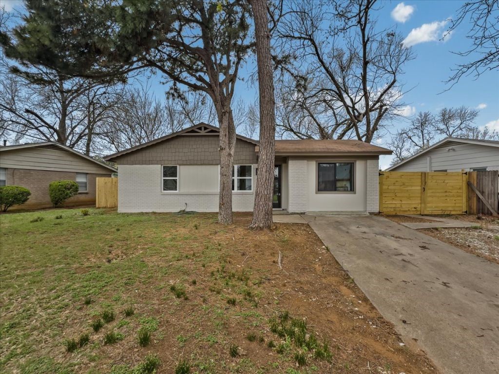 802 Nl Robinson Drive Arlington TX 76011