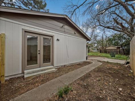 802 Nl Robinson Drive Arlington TX 76011