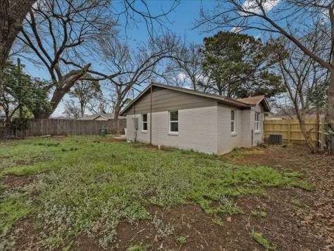 802 Nl Robinson Drive Arlington TX 76011
