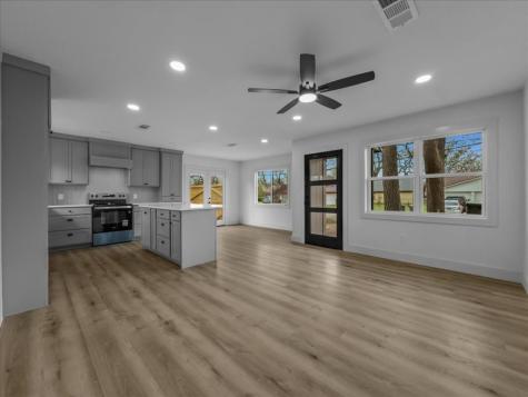 802 Nl Robinson Drive Arlington TX 76011