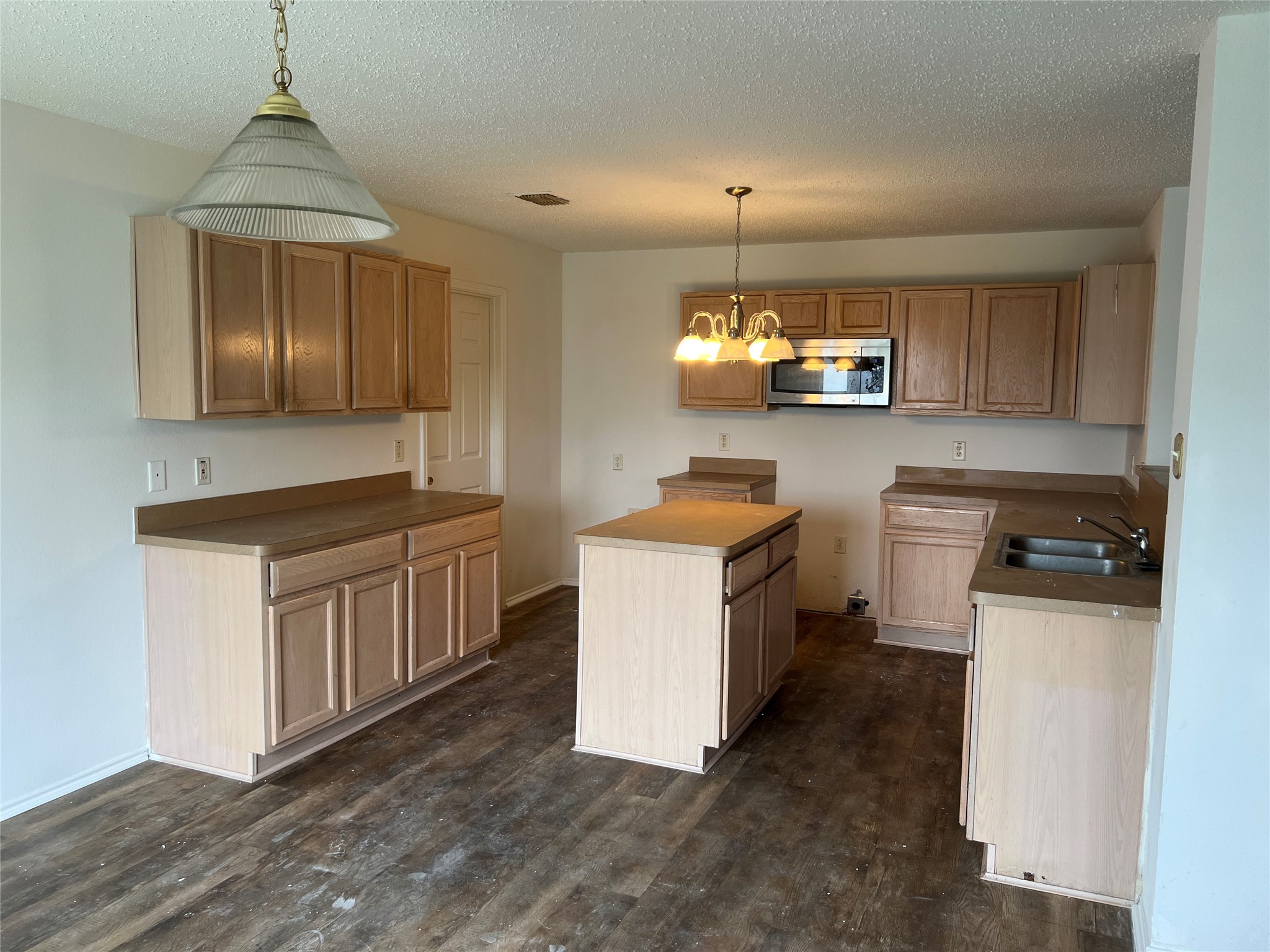 140 Rolling Hills Place Lancaster TX 75146
