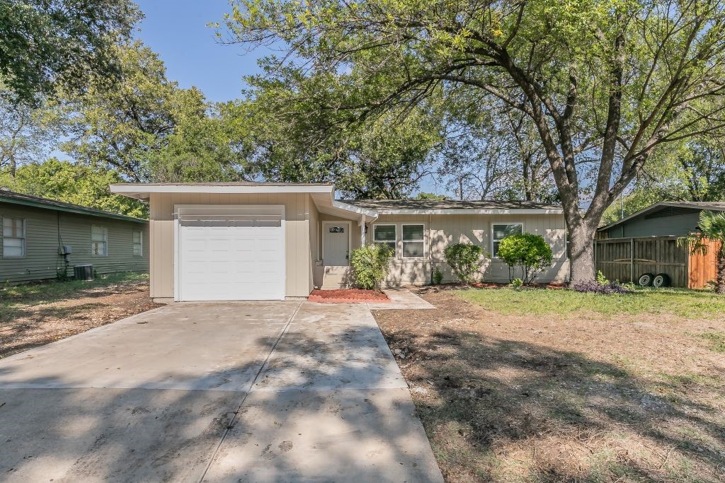 2109 Cloverdale Street Arlington TX 76010