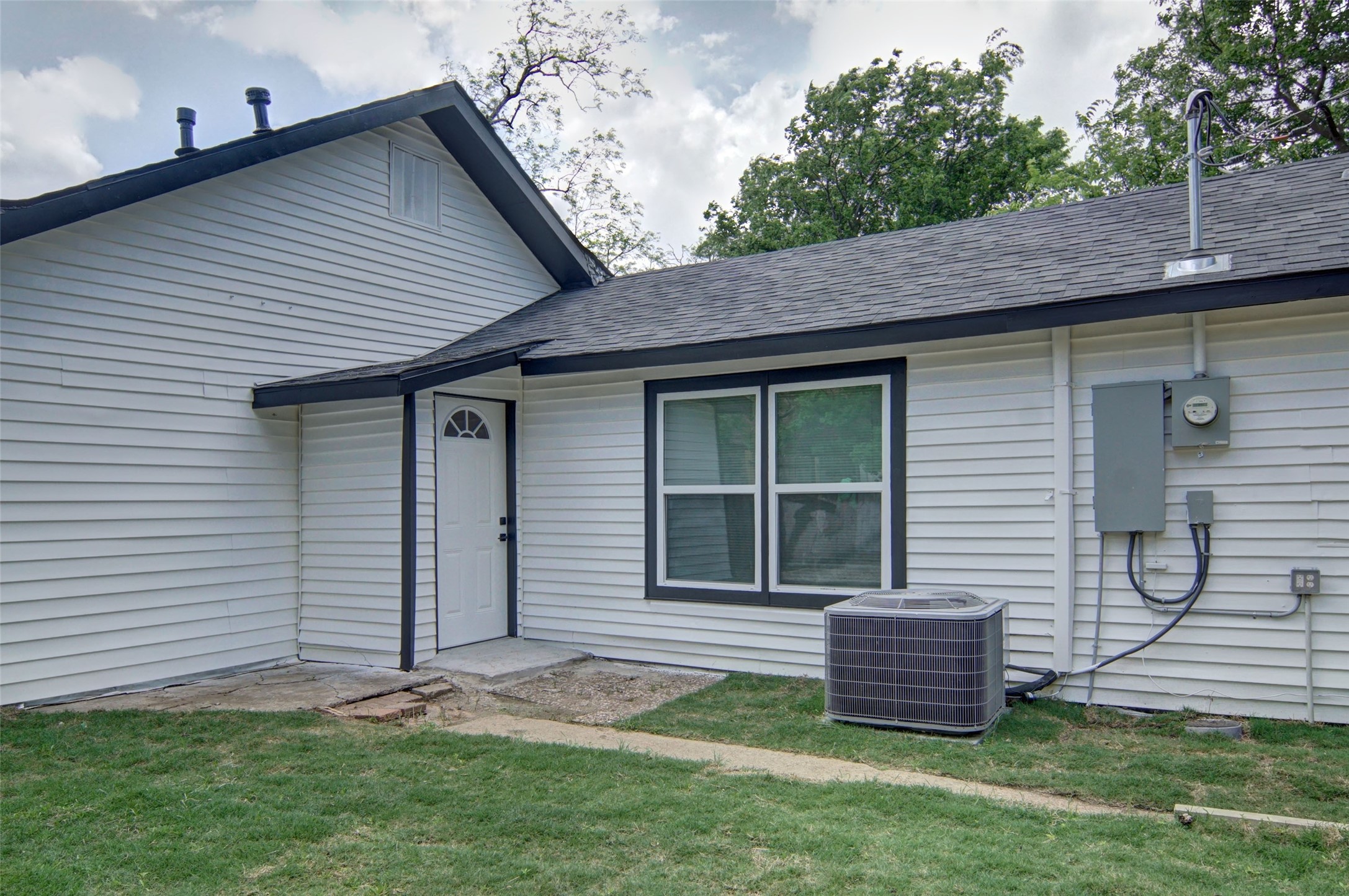 402 W Trammell Avenue Everman TX 76140