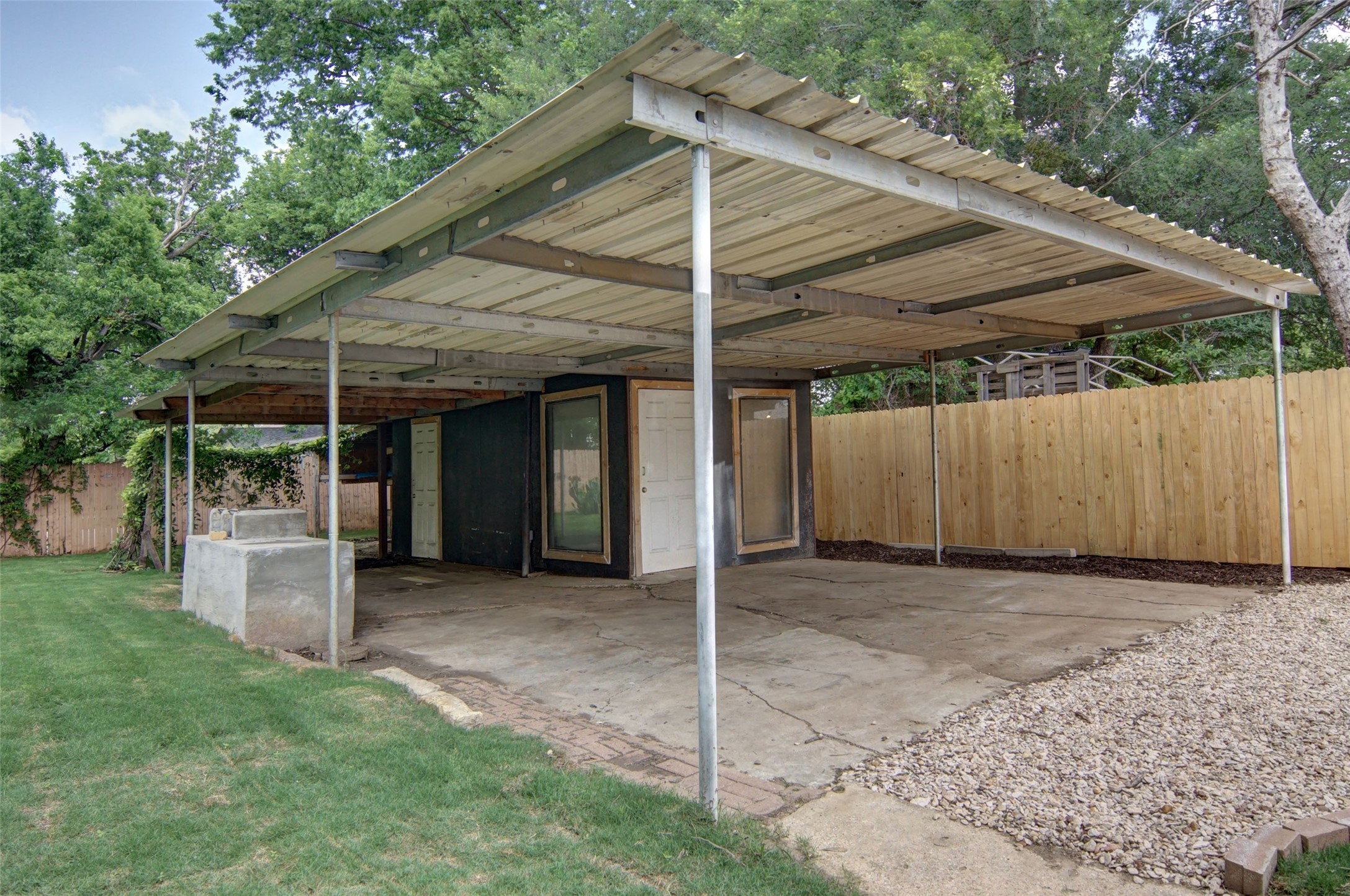 402 W Trammell Avenue Everman TX 76140