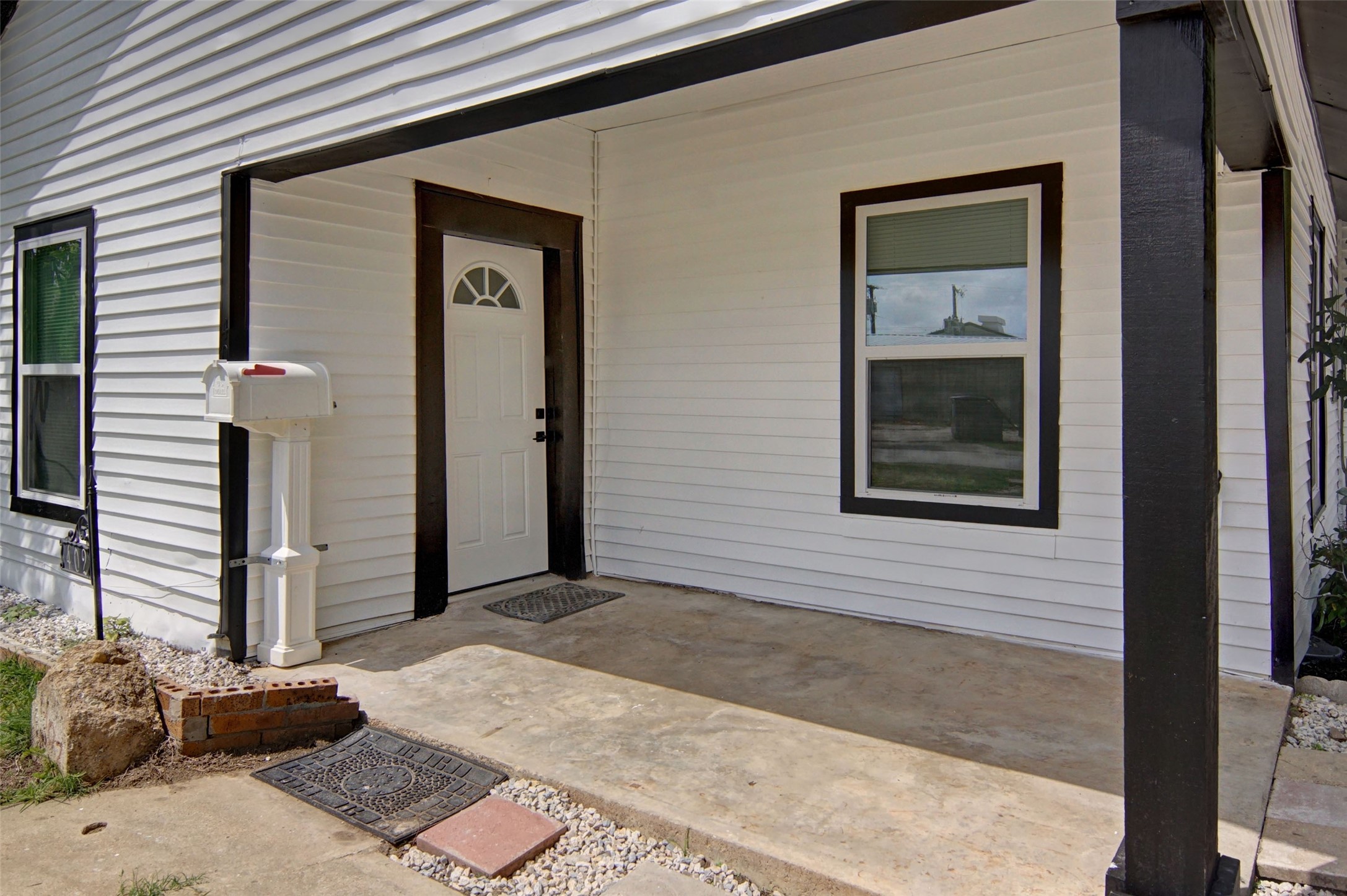 402 W Trammell Avenue Everman TX 76140
