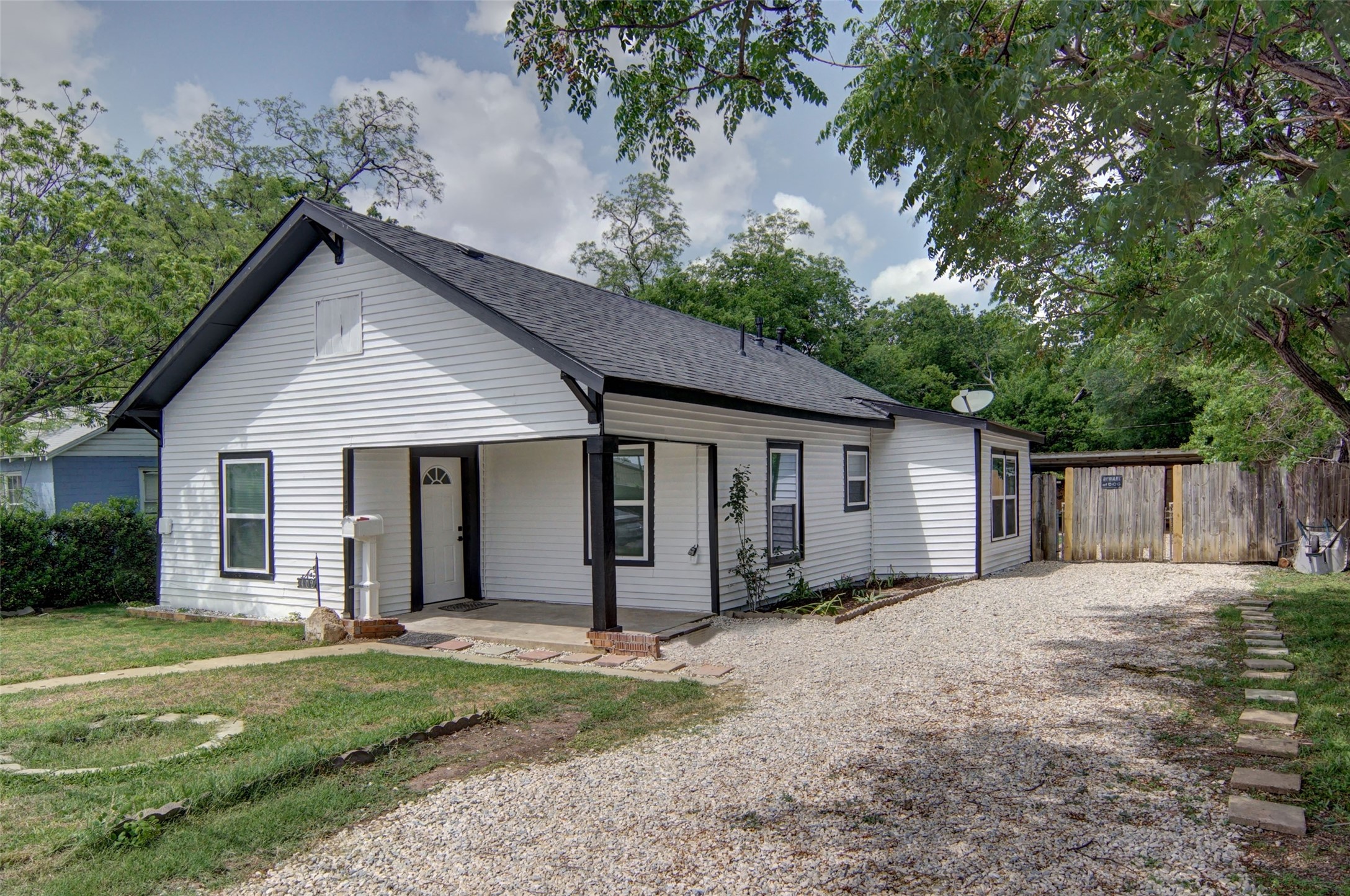402 W Trammell Avenue Everman TX 76140