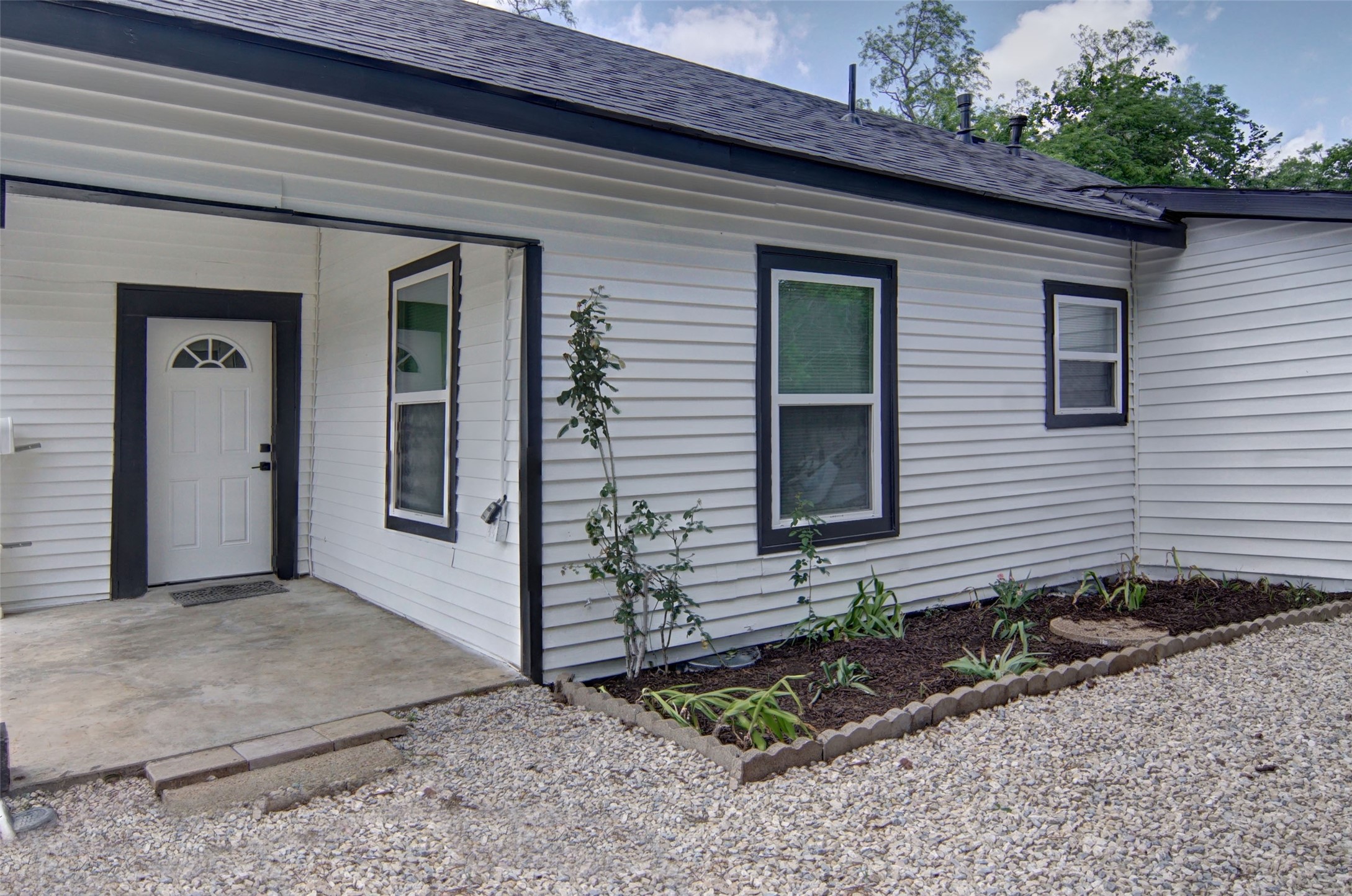 402 W Trammell Avenue Everman TX 76140