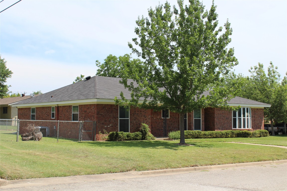 1503 W 19th Street Clifton TX 76634