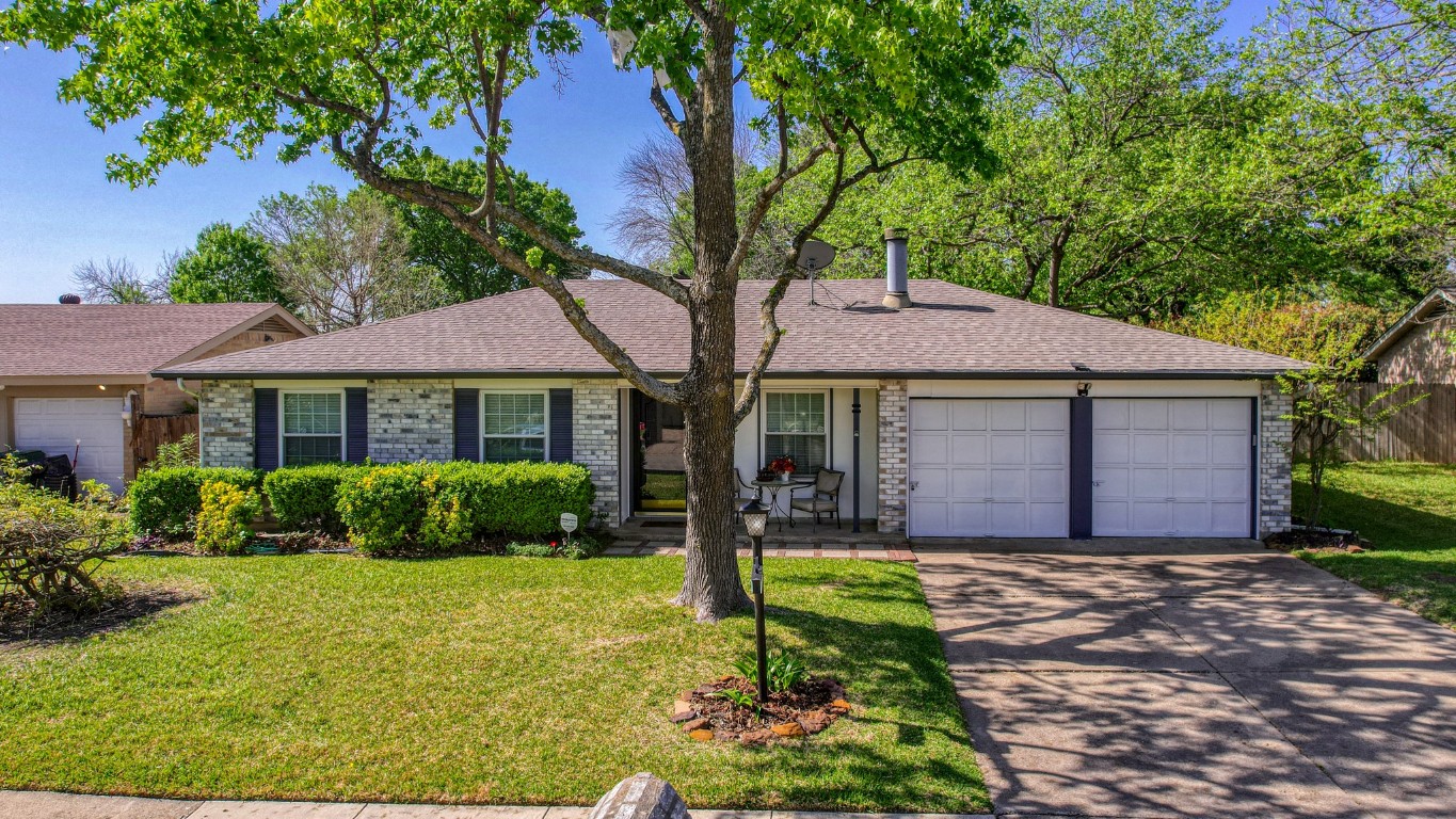 1106 Dickens Court Arlington TX 76015