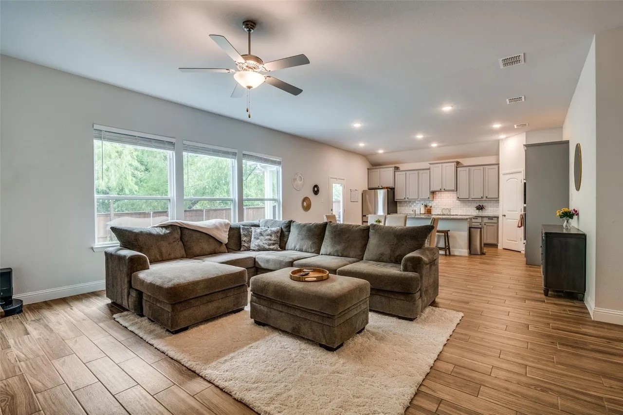 8221 Hampton Drive Rowlett TX 75089