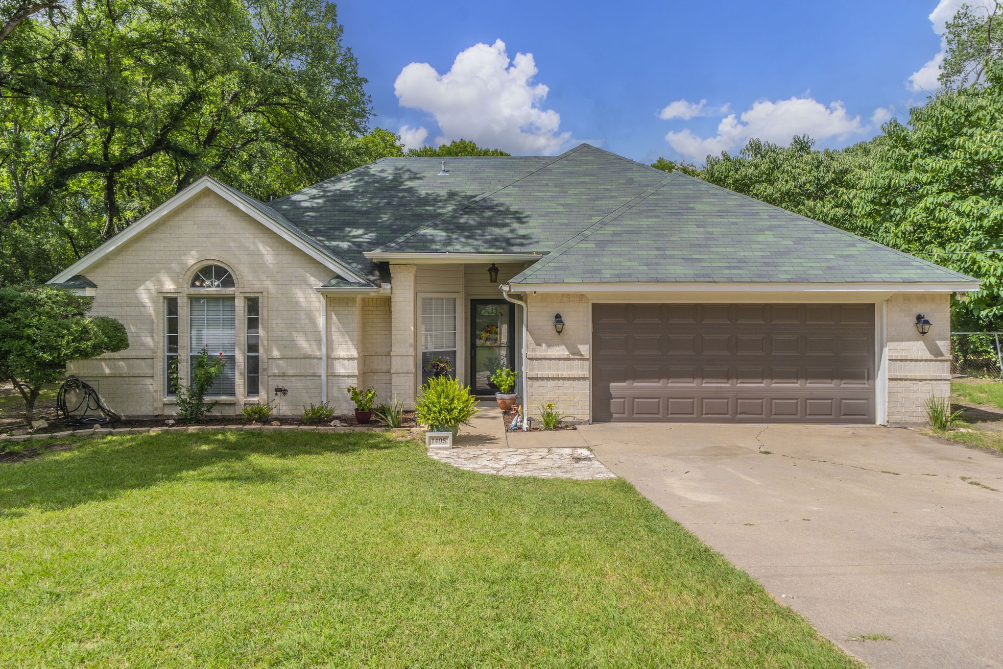 1405 Scotland Avenue Azle TX 76020