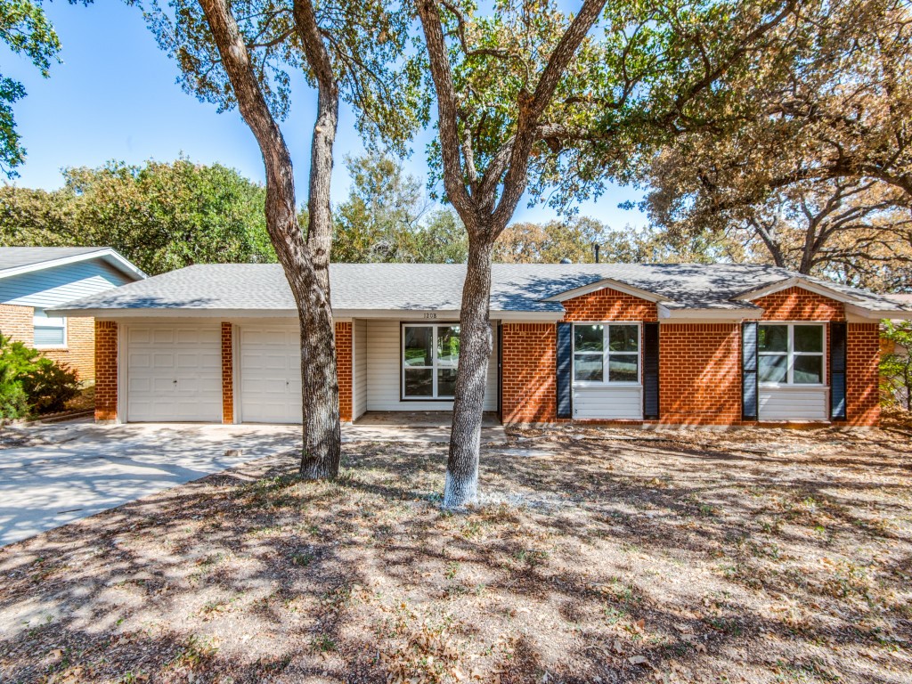1208 King Drive Bedford TX 76022