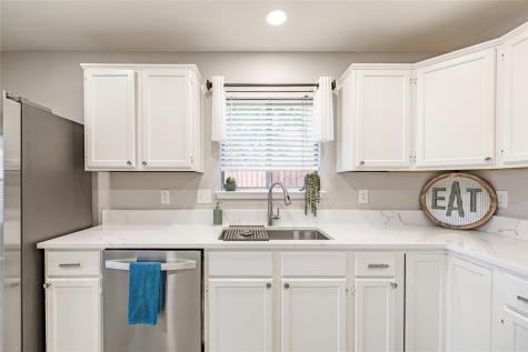 1805 Creek Crossing Garland TX 75040