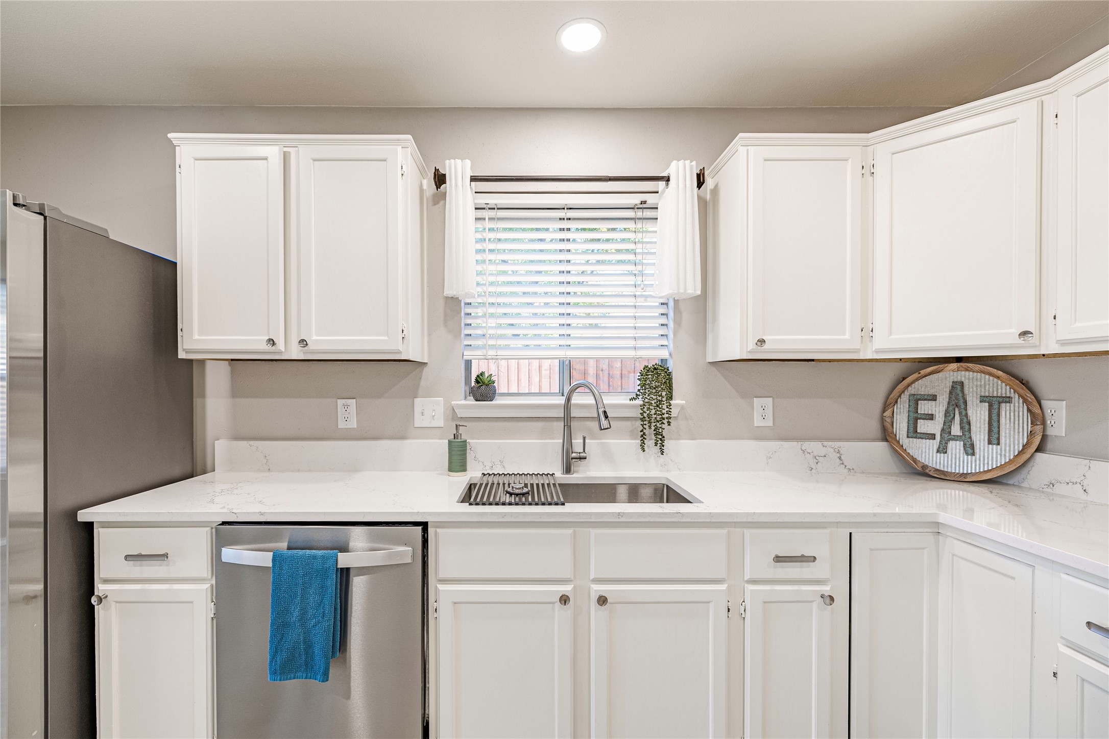 1805 Creek Crossing Garland TX 75040