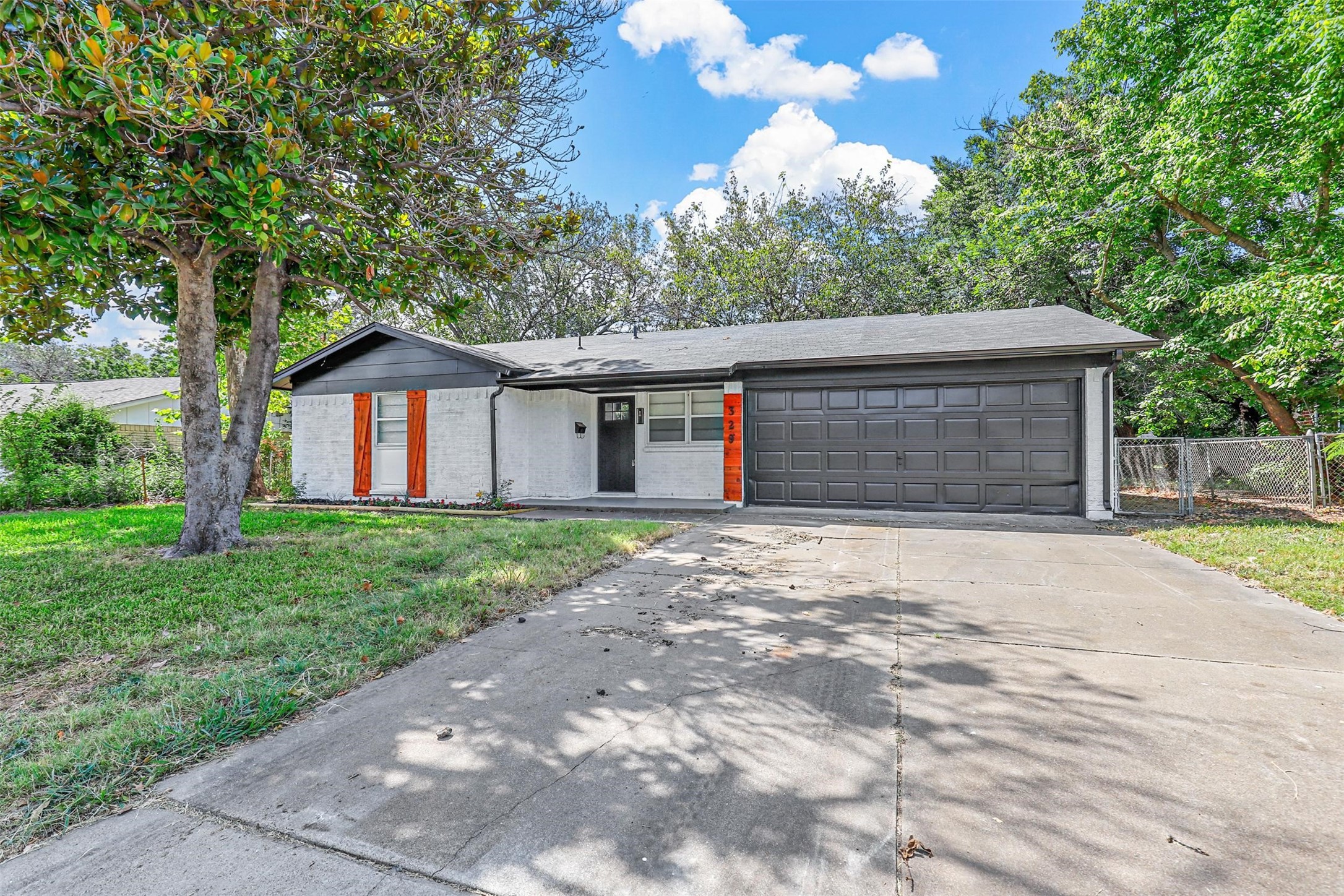 329 Lena Lane Burleson TX 76028